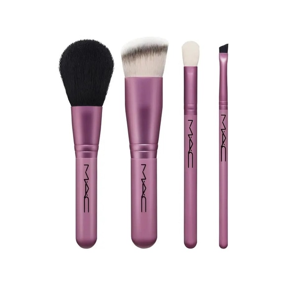 MAC Cosmetics Brush With The Best Set